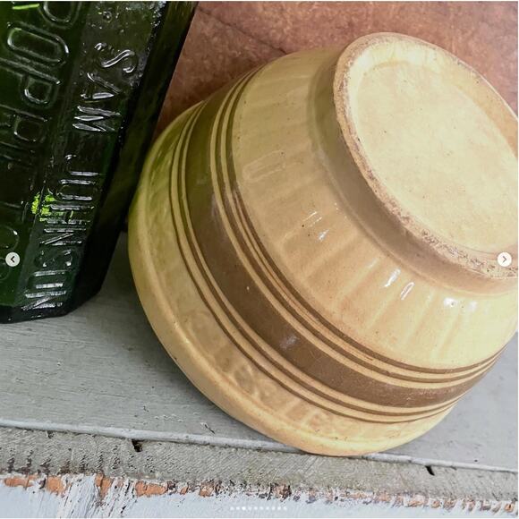 Antique 1930s Yellowware Mixing Bowl Collared Rim Pale Brown Band Double Stripe - Picture 3 of 10